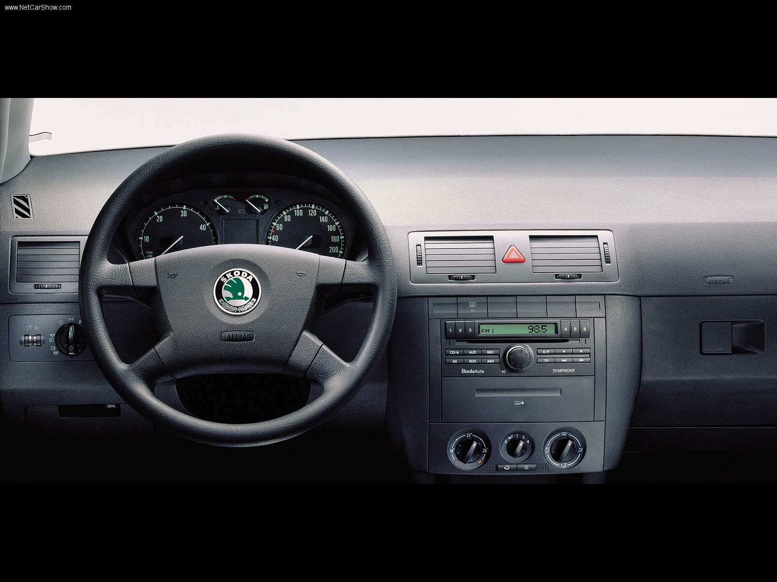 Skoda-Fabia_2003_1600x1200_wallpaper_06.jpg