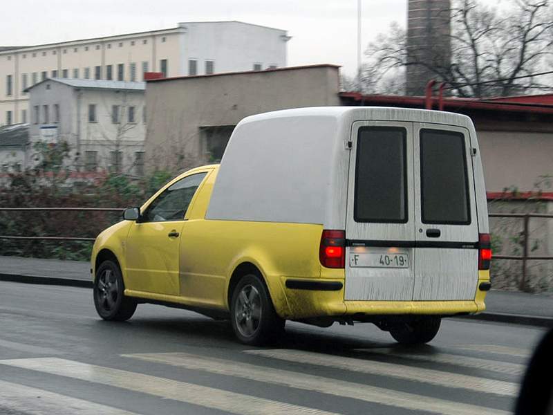 7Skoda-Fabia_Pick-up_2003_800x600_wallpaper_0a.jpg