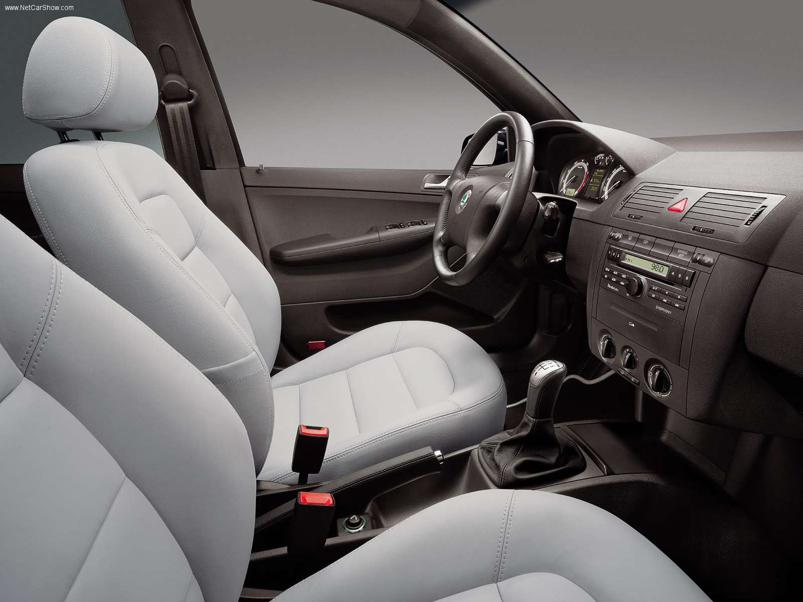 Skoda-Fabia_2005_1600x1200_wallpaper_07.jpg
