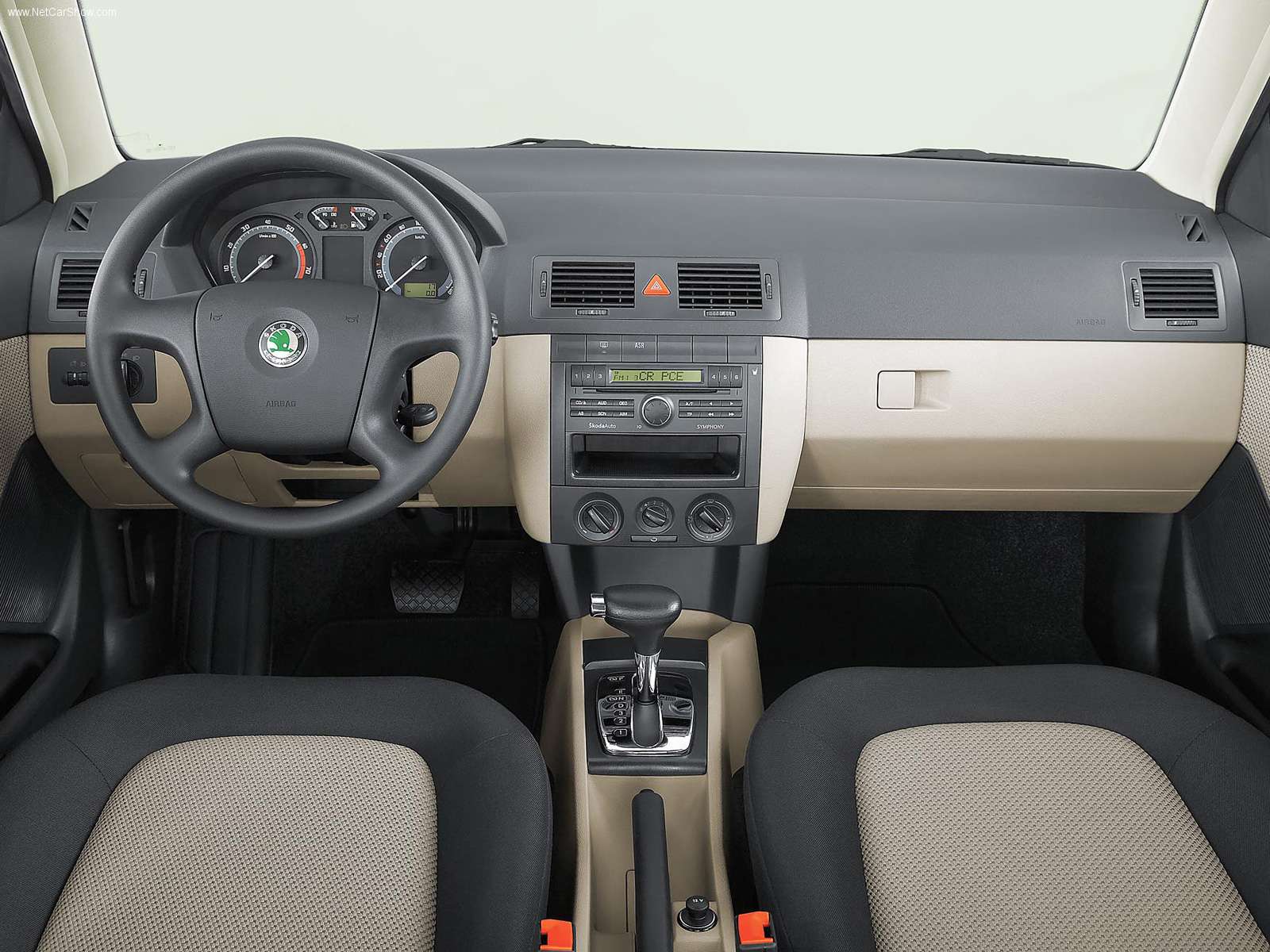 Skoda-Fabia_2005_1600x1200_wallpaper_08.jpg