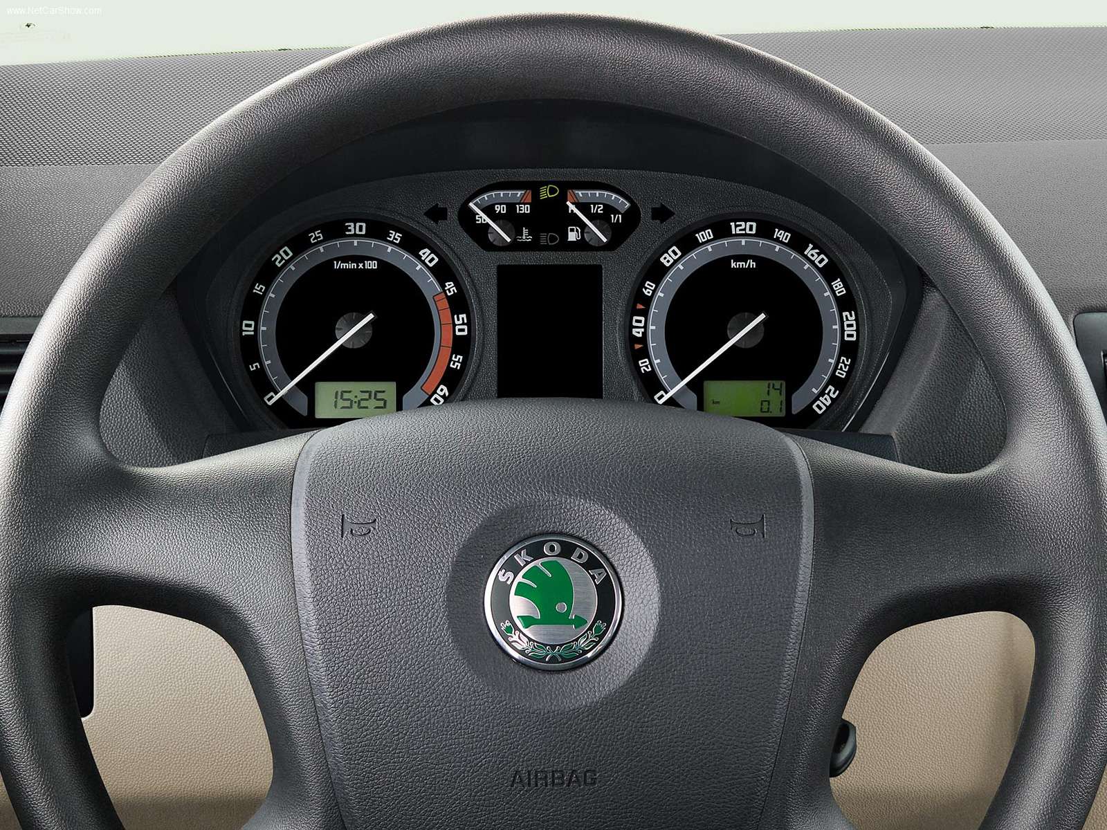 Skoda-Fabia_2005_1600x1200_wallpaper_09.jpg