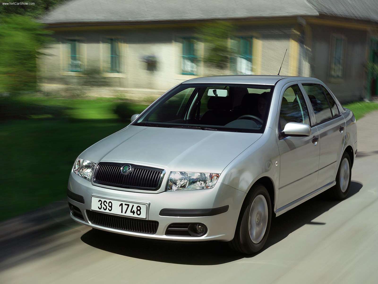 Skoda-Fabia_Sedan_2005_1600x1200_wallpaper_01.jpg