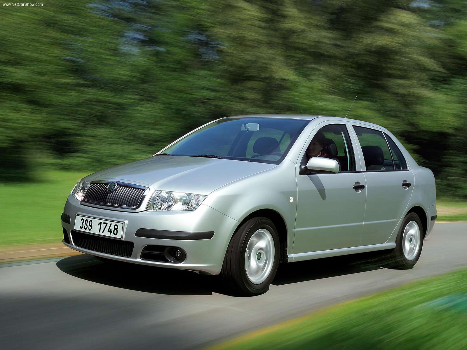 Skoda-Fabia_Sedan_2005_1600x1200_wallpaper_02.jpg