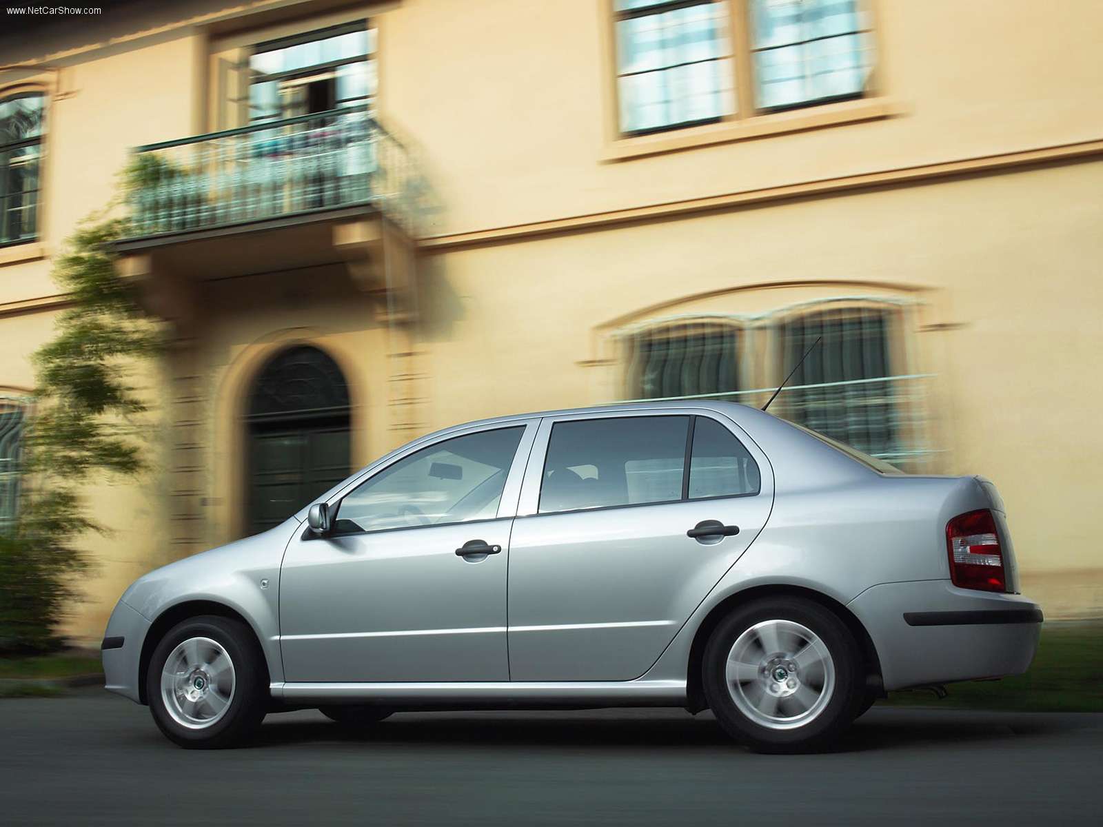 Skoda-Fabia_Sedan_2005_1600x1200_wallpaper_03.jpg
