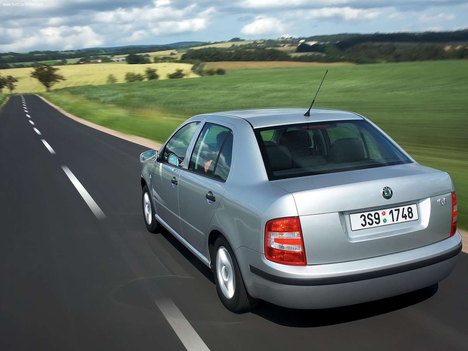 Skoda-Fabia_Sedan_2005_1600x1200_wallpaper_05.jpg