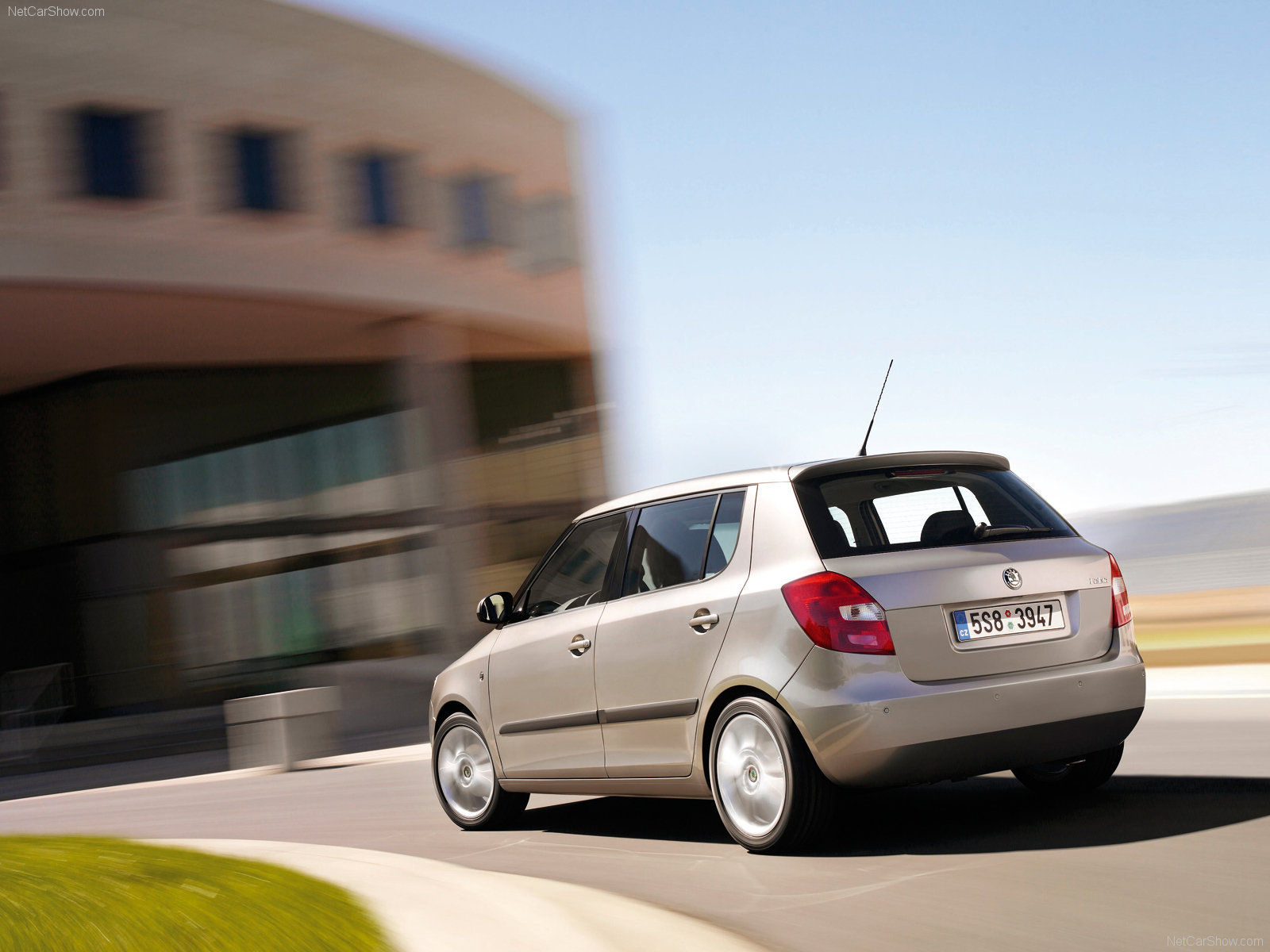 Skoda-Fabia_2007_1600x1200_wallpaper_0e.jpg