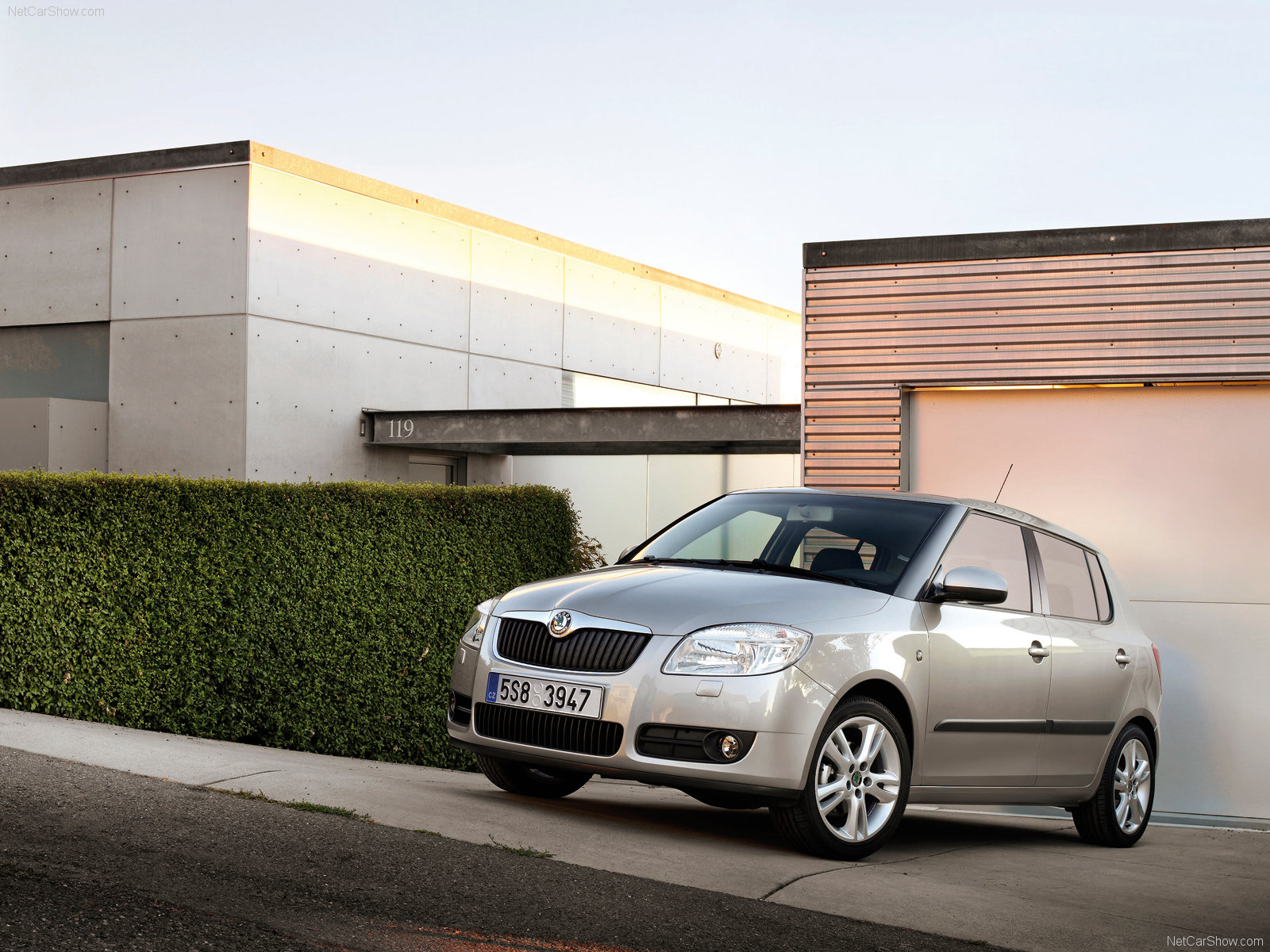 Skoda-Fabia_2007_1600x1200_wallpaper_01.jpg
