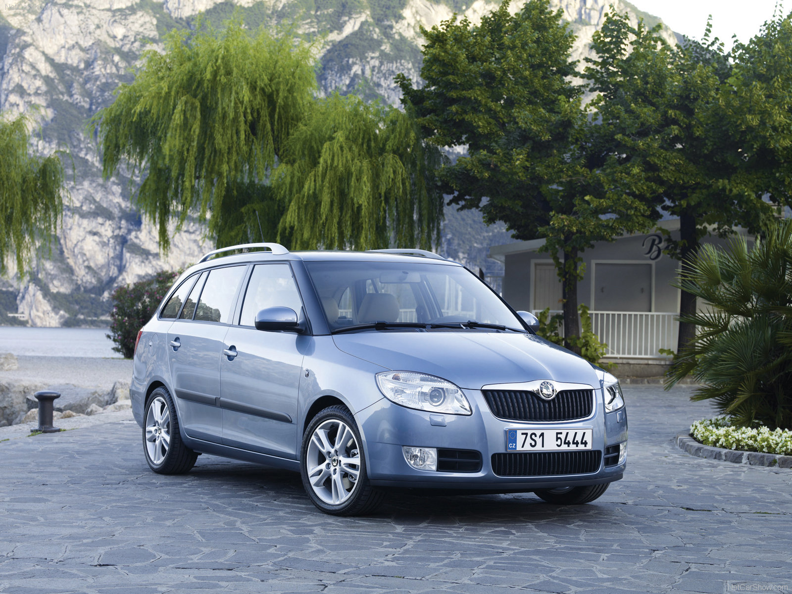 Skoda-Fabia_Combi_2008_1600x1200_wallpaper_04.jpg