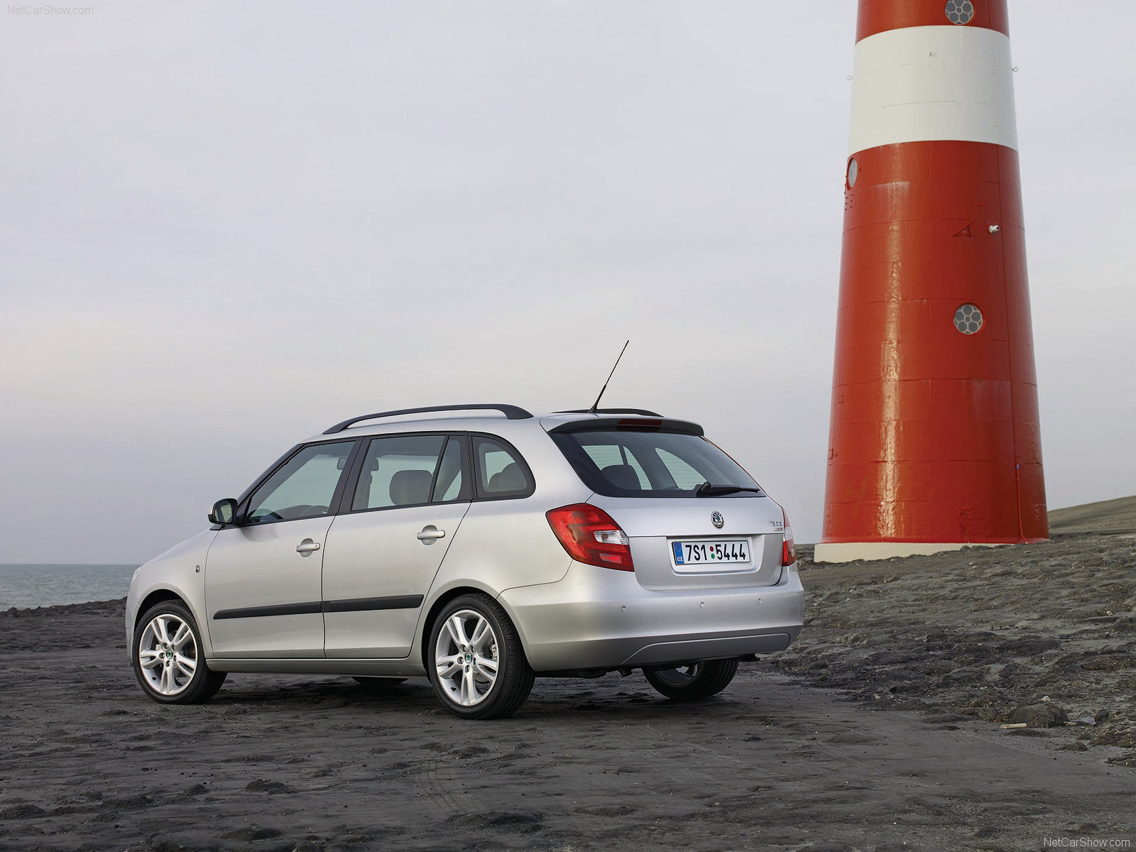 Skoda-Fabia_Combi_2008_1600x1200_wallpaper_5c.jpg