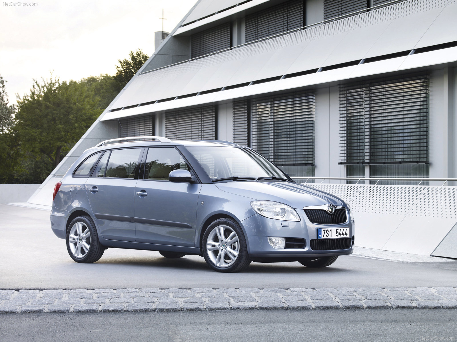 Skoda-Fabia_Combi_2008_1600x1200_wallpaper_09.jpg