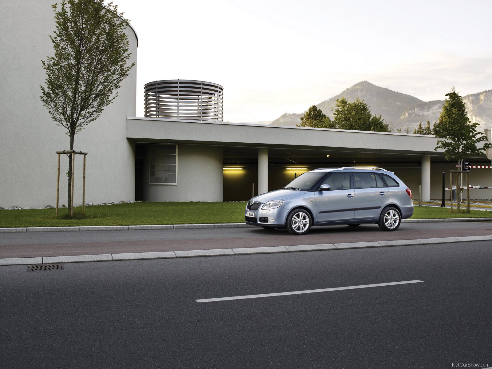 Skoda-Fabia_Combi_2008_1600x1200_wallpaper_21.jpg