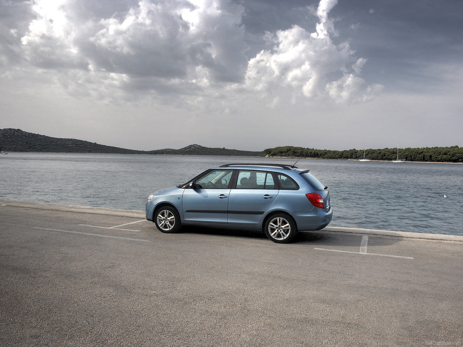 Skoda-Fabia_Combi_2008_1600x1200_wallpaper_60.jpg
