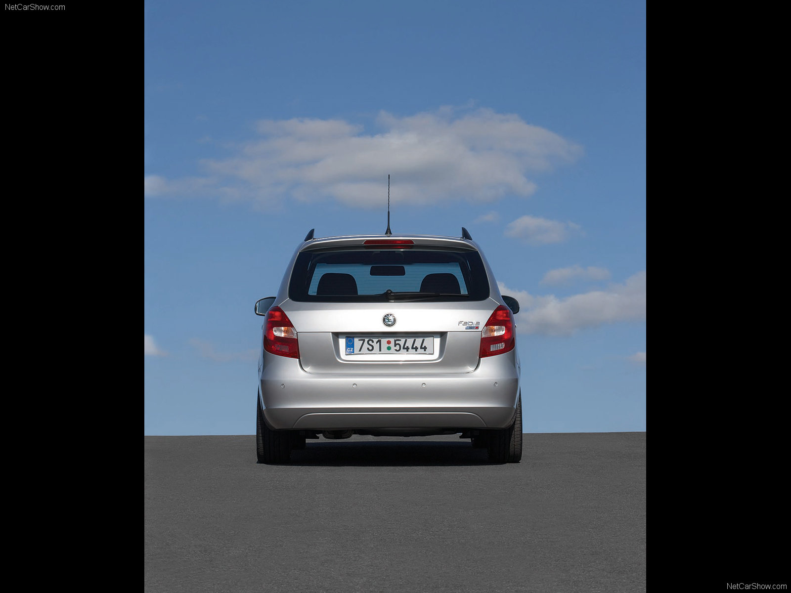 Skoda-Fabia_Combi_2008_1600x1200_wallpaper_87.jpg