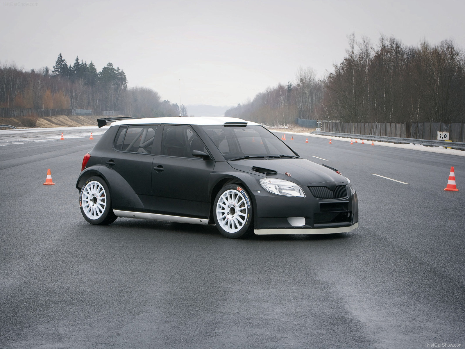Skoda-Fabia_Super_2000_2009_1600x1200_wallpaper_01.jpg
