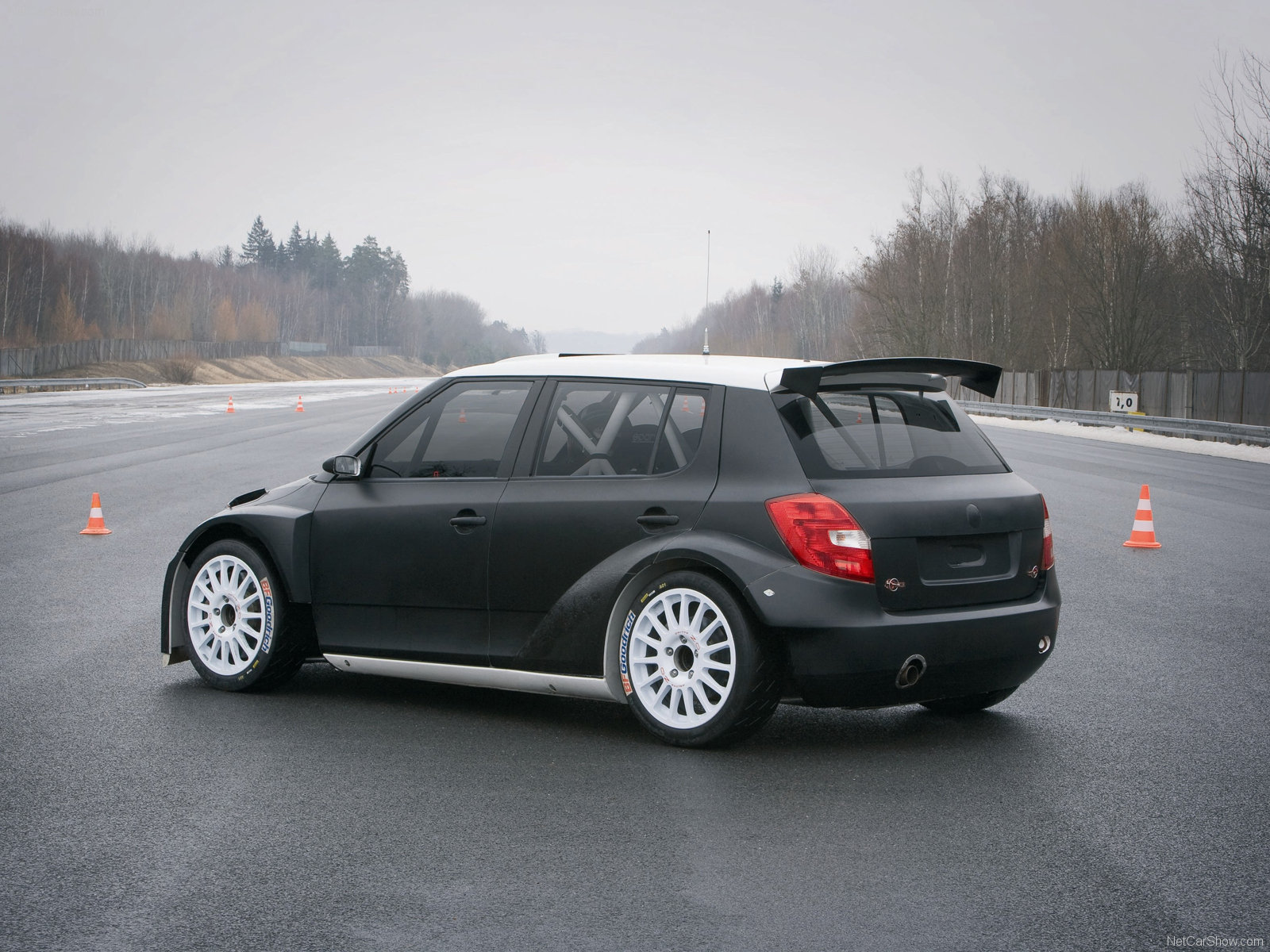 Skoda-Fabia_Super_2000_2009_1600x1200_wallpaper_02.jpg