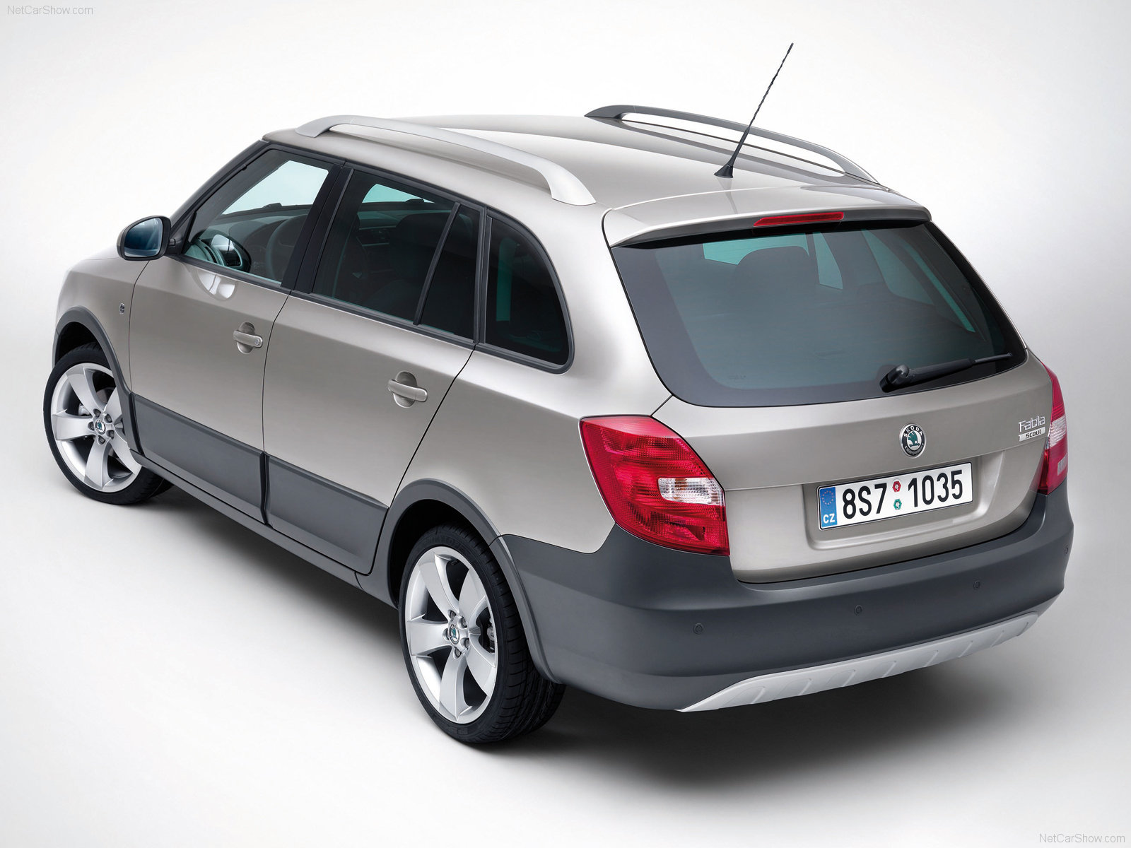Skoda-Fabia_Scout_2010_1600x1200_wallpaper_1c.jpg