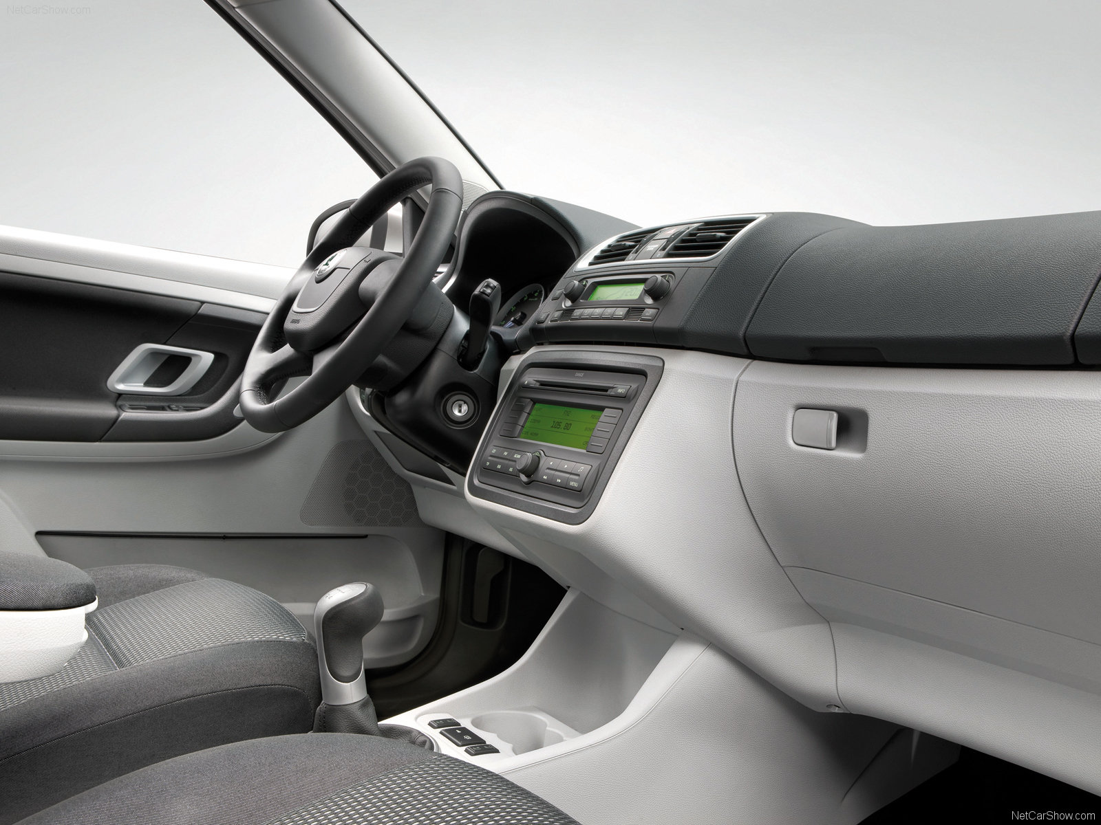 Skoda-Fabia_Scout_2010_1600x1200_wallpaper_1d.jpg