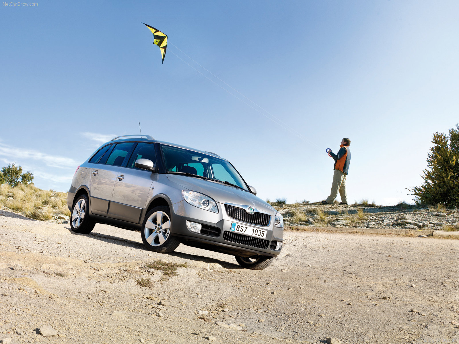 Skoda-Fabia_Scout_2010_1600x1200_wallpaper_03.jpg