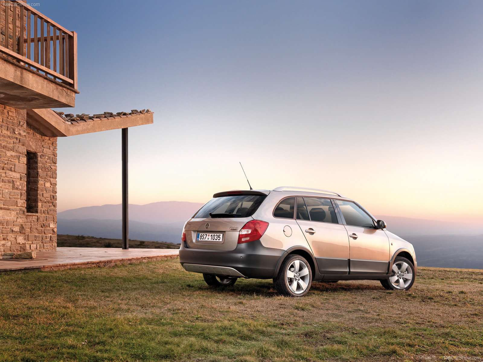 Skoda-Fabia_Scout_2010_1600x1200_wallpaper_11.jpg