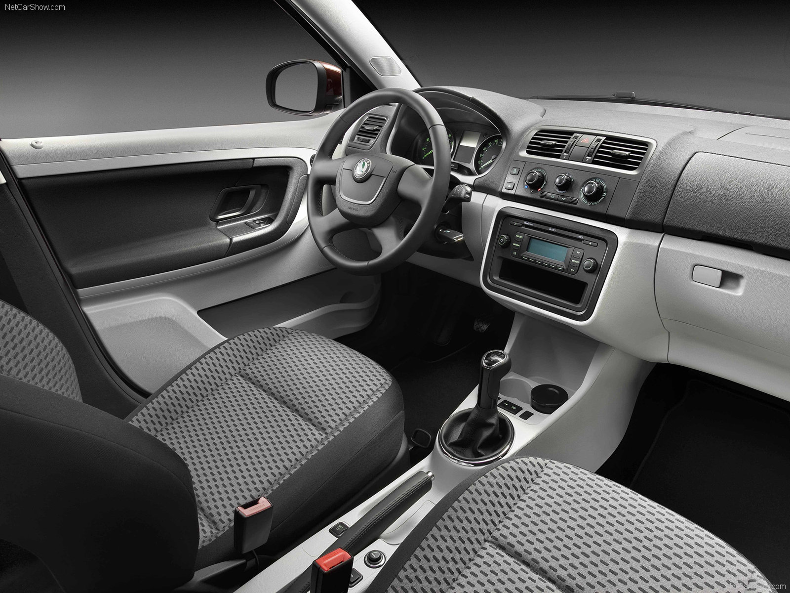Skoda-Fabia_Combi_2011_1600x1200_wallpaper_0b.jpg