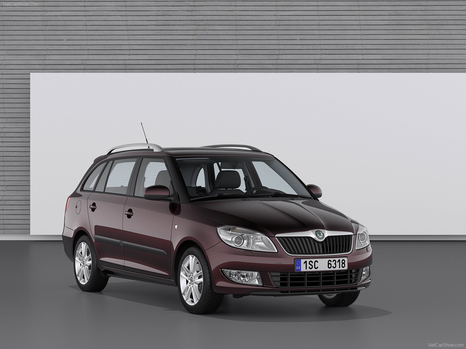Skoda-Fabia_Combi_2011_1600x1200_wallpaper_05.jpg