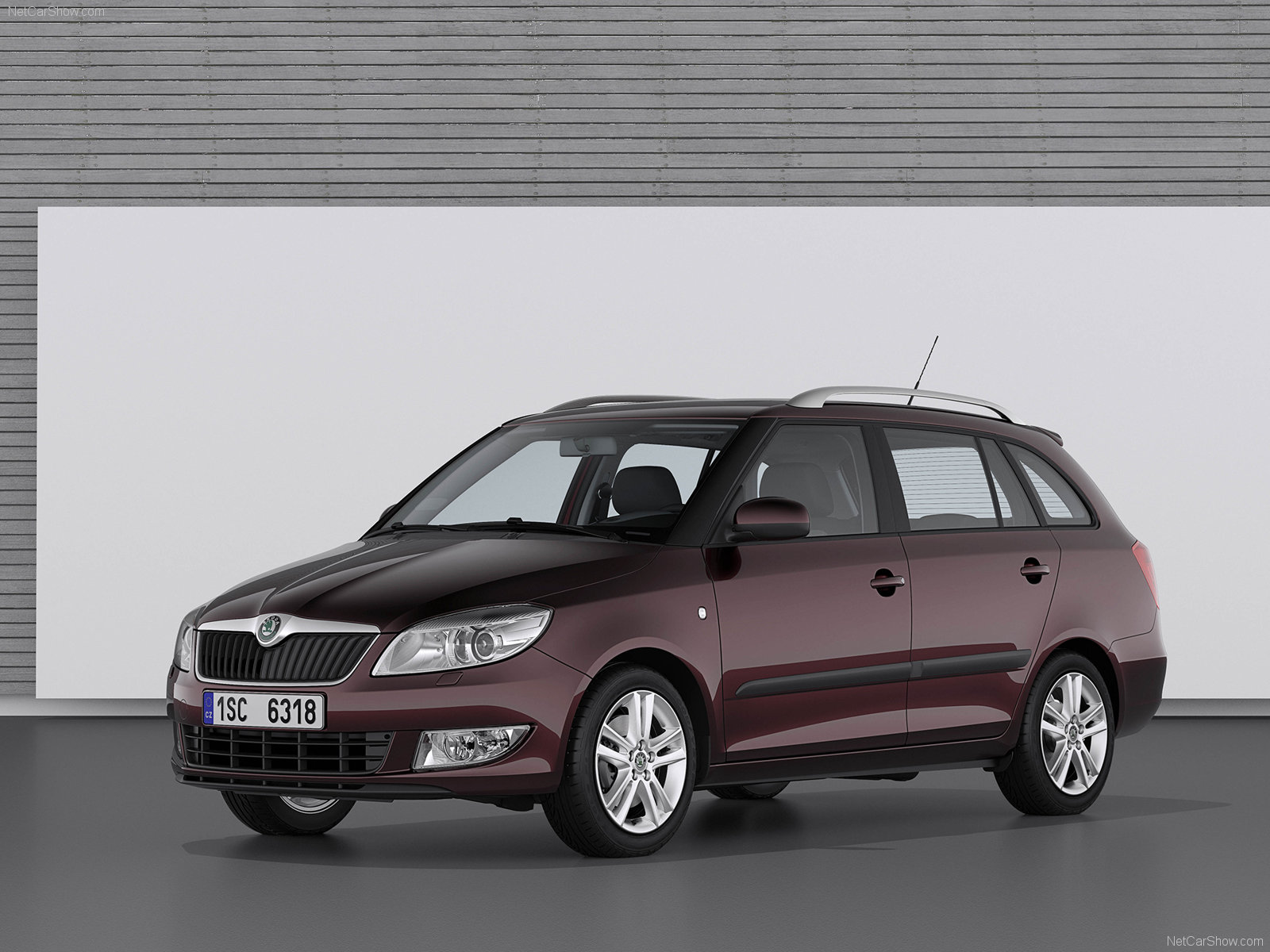 Skoda-Fabia_Combi_2011_1600x1200_wallpaper_06.jpg