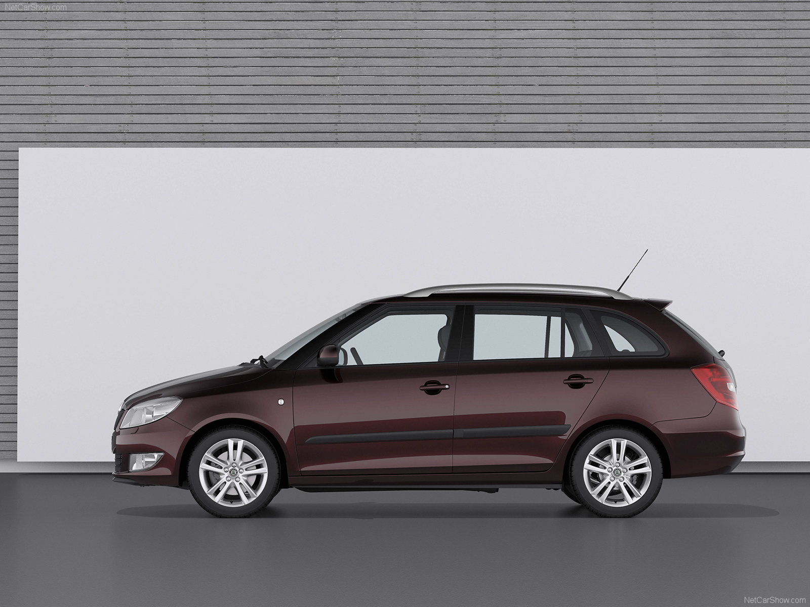 Skoda-Fabia_Combi_2011_1600x1200_wallpaper_08.jpg