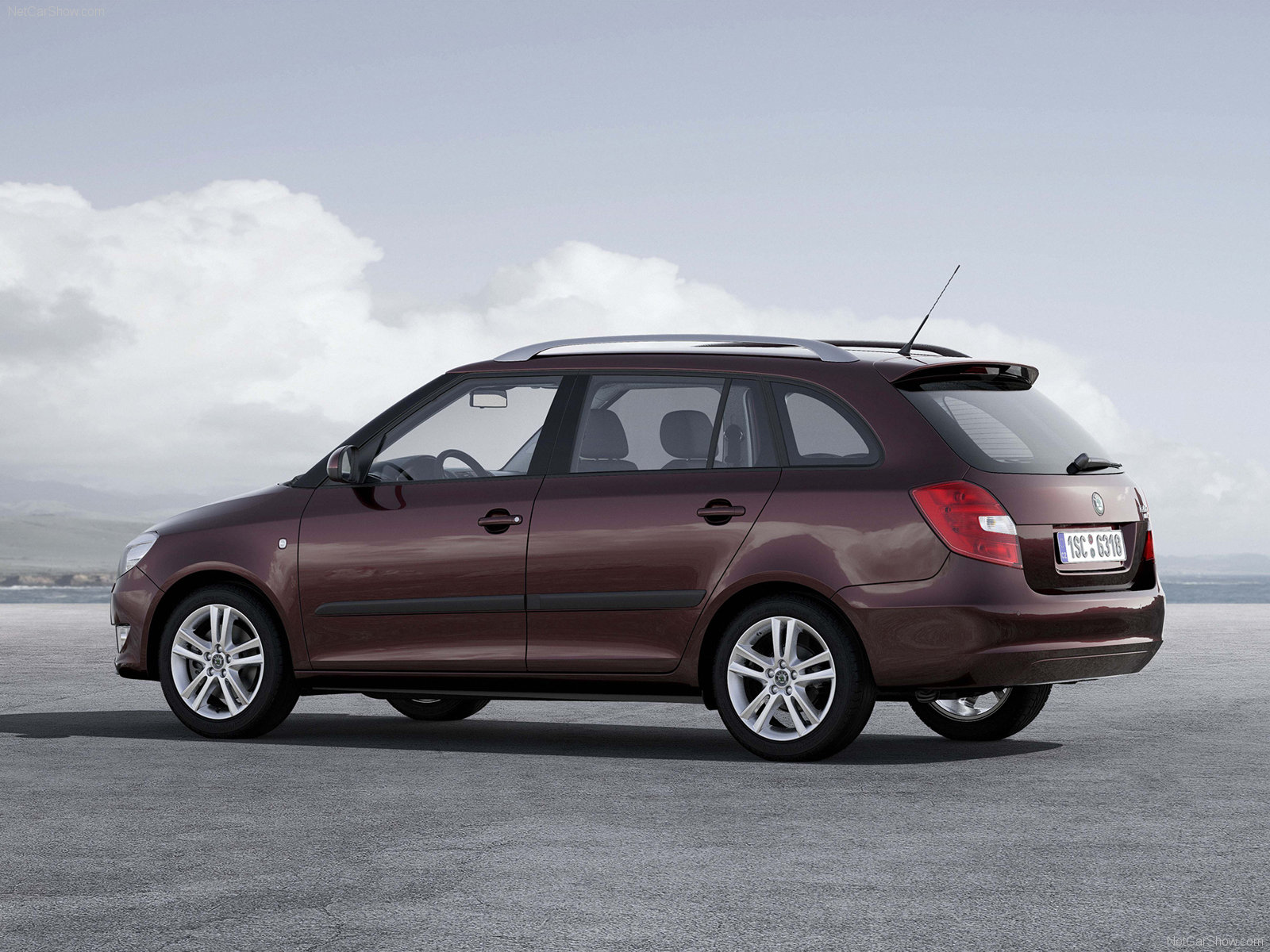 Skoda-Fabia_Combi_2011_1600x1200_wallpaper_09.jpg