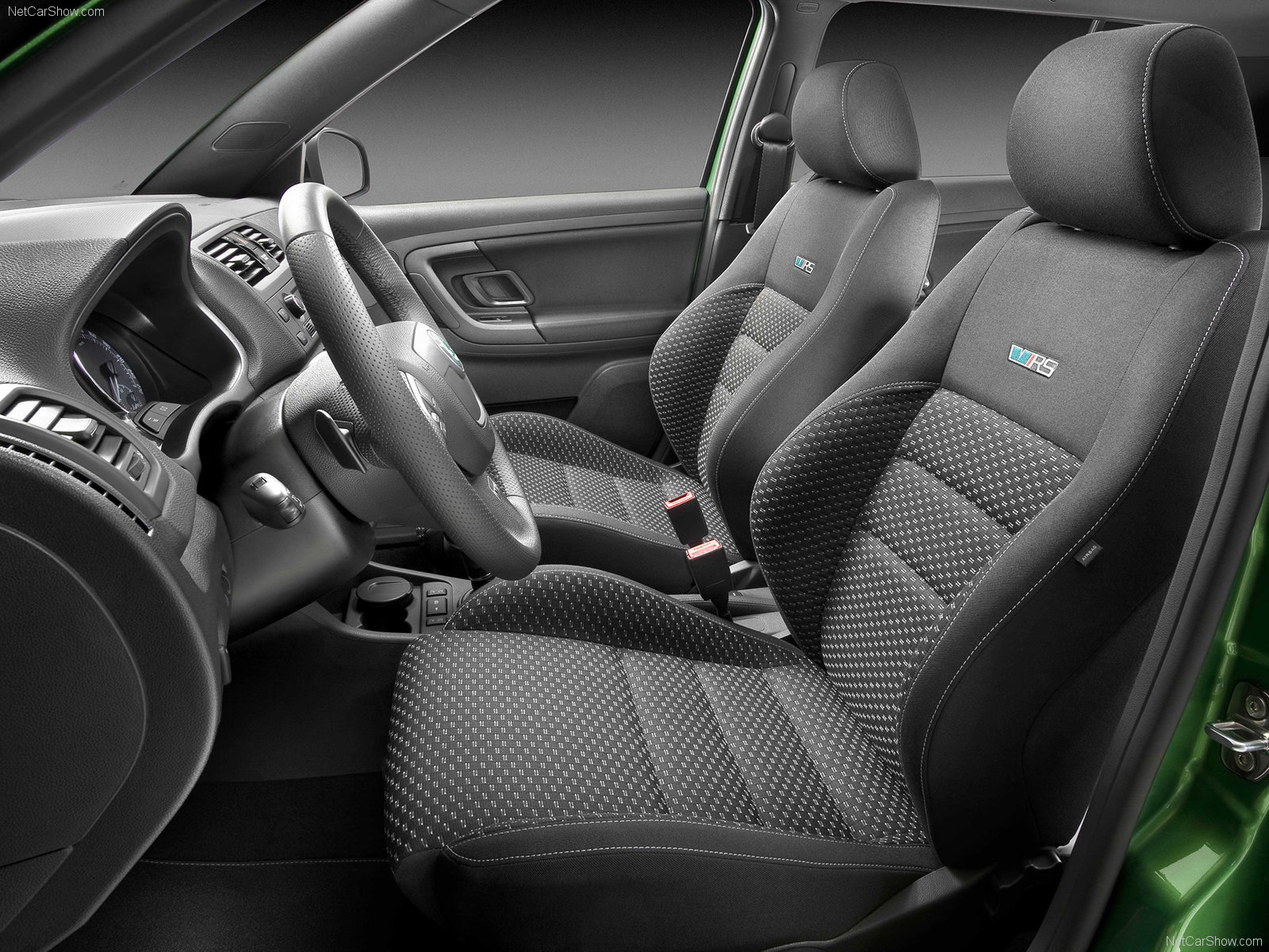 Skoda-Fabia_RS_2011_1600x1200_wallpaper_0e.jpg