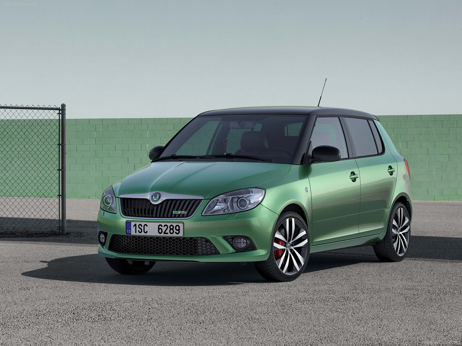 Skoda-Fabia_RS_2011_1600x1200_wallpaper_01.jpg