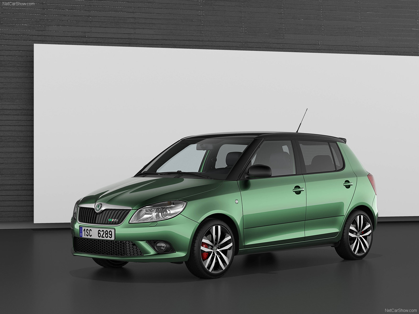 Skoda-Fabia_RS_2011_1600x1200_wallpaper_04.jpg