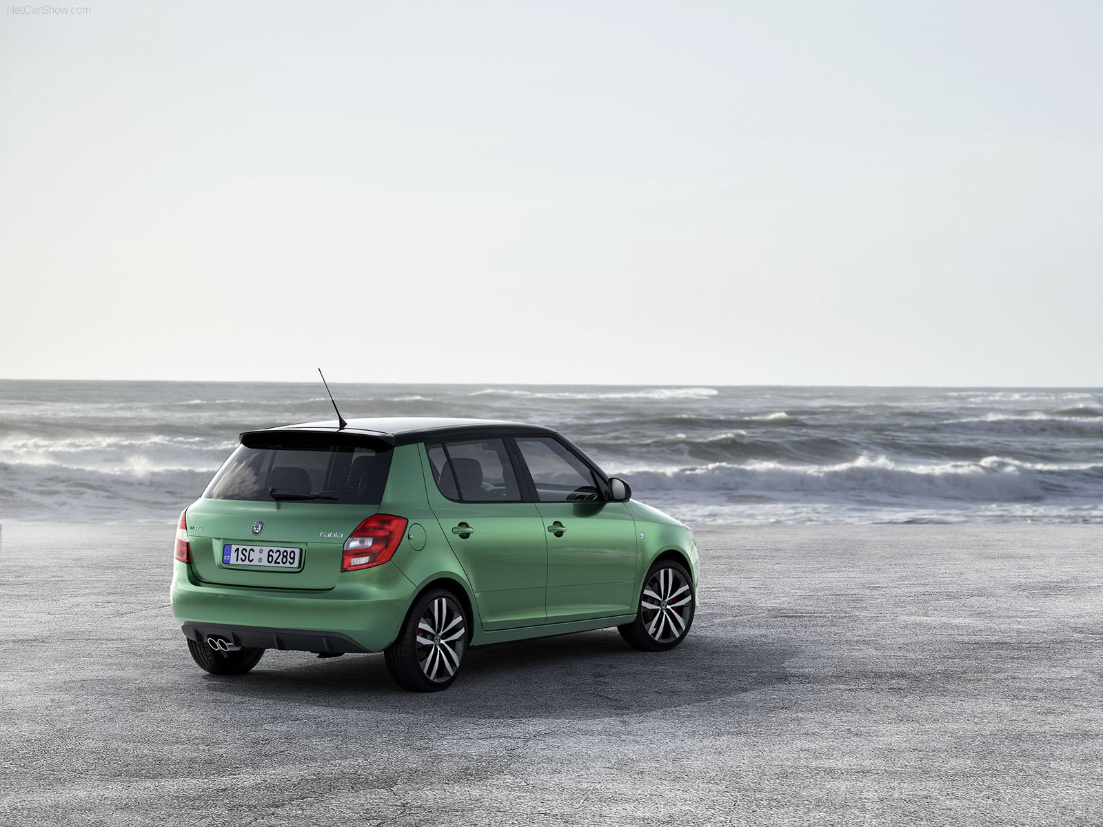 Skoda-Fabia_RS_2011_1600x1200_wallpaper_05.jpg