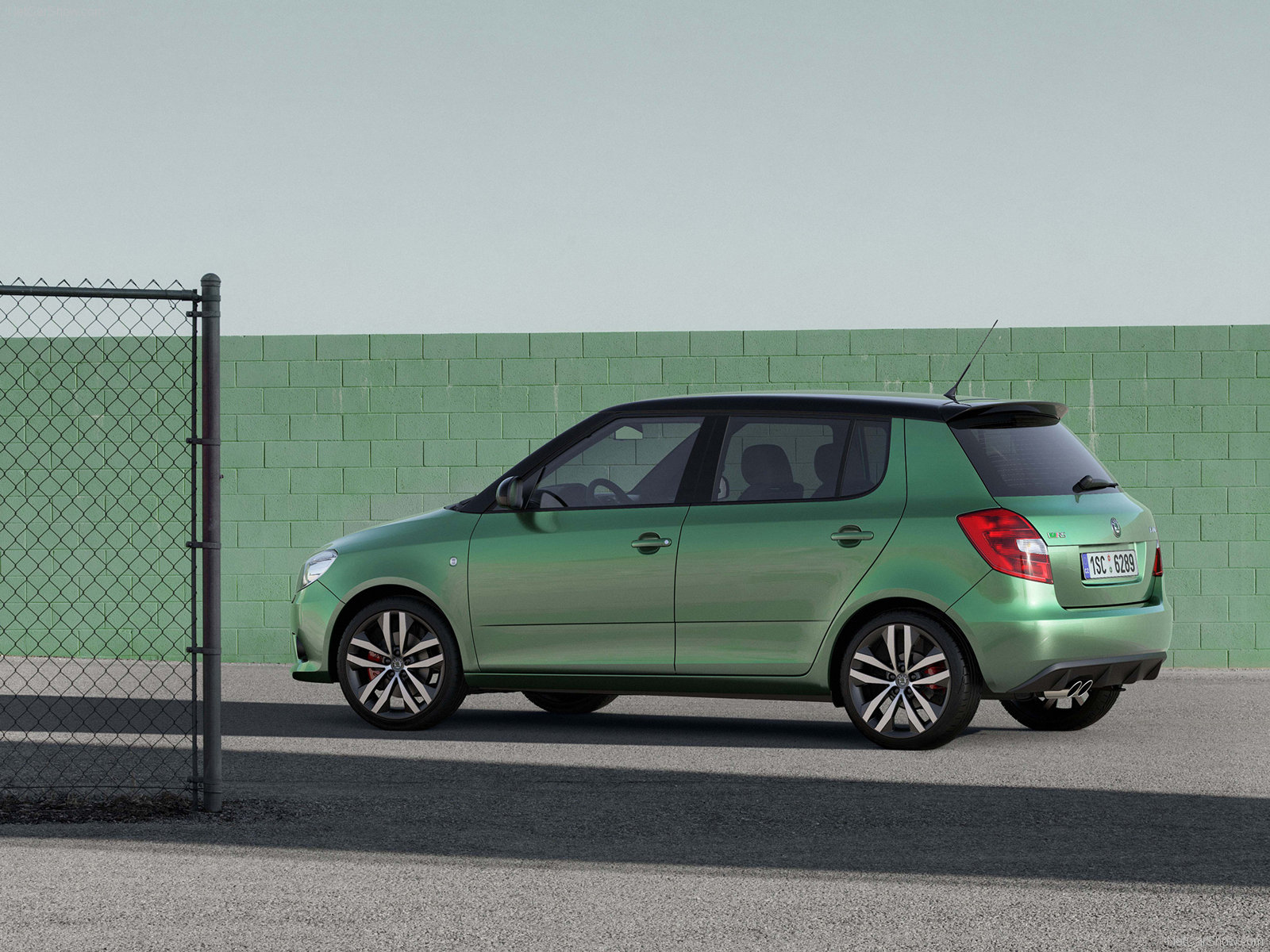 Skoda-Fabia_RS_2011_1600x1200_wallpaper_06.jpg