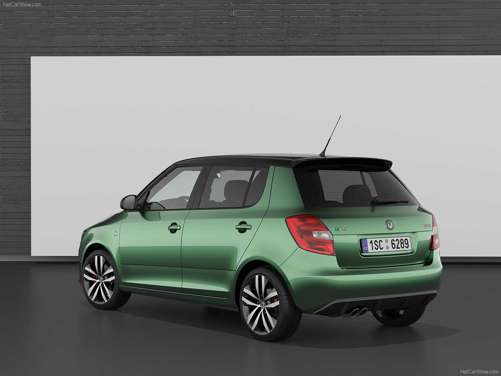 Skoda-Fabia_RS_2011_1600x1200_wallpaper_07.jpg