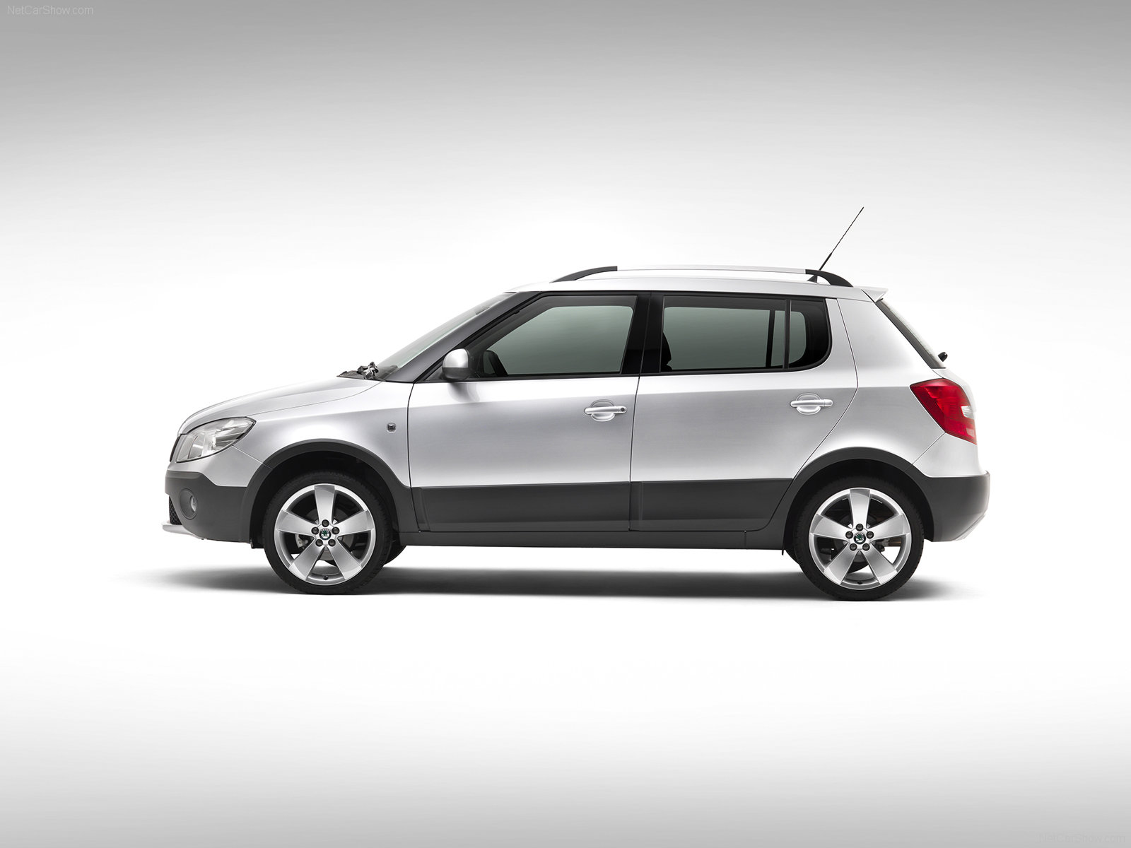 Skoda-Fabia_Scout_2011_1600x1200_wallpaper_03.jpg