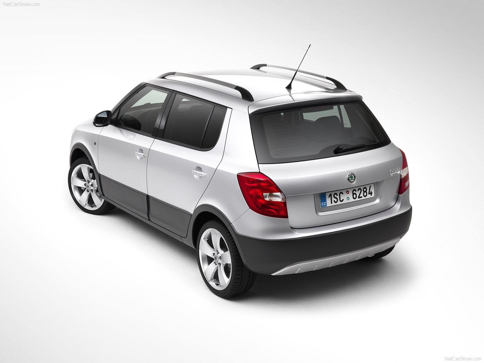 Skoda-Fabia_Scout_2011_1600x1200_wallpaper_04.jpg