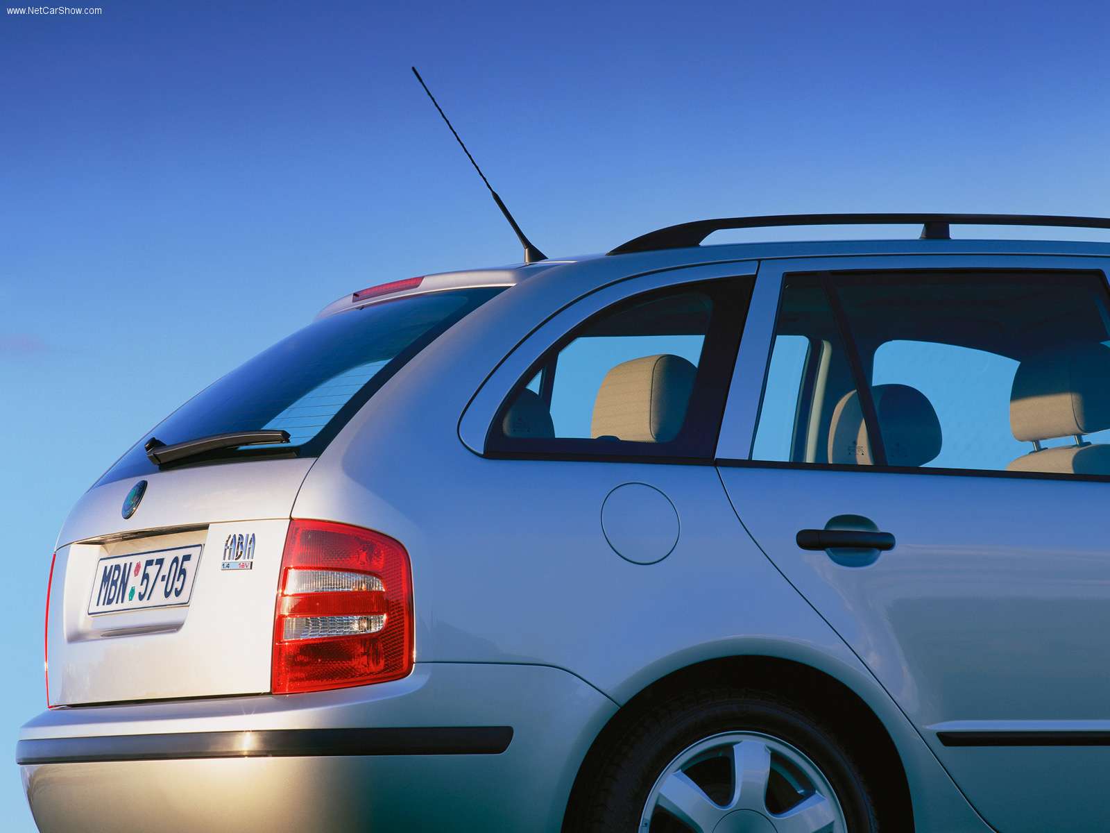 Skoda-Fabia_Combi_2000_1600x1200_wallpaper_1d.jpg