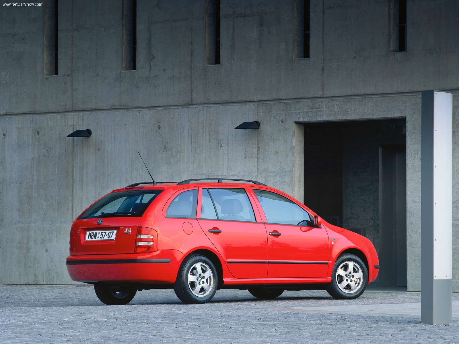 Skoda-Fabia_Combi_2000_1600x1200_wallpaper_16.jpg