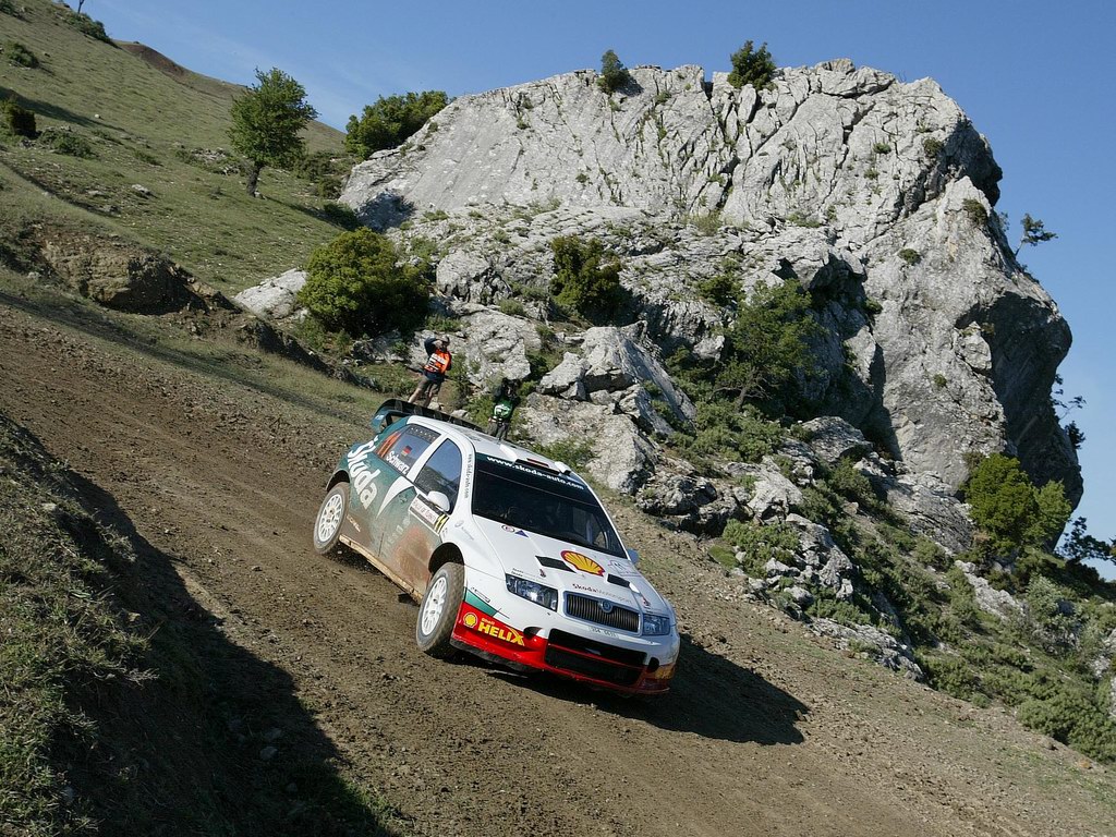 Skoda-Fabia_WRC_05_2000_1024x768_wallpaper_03.jpg