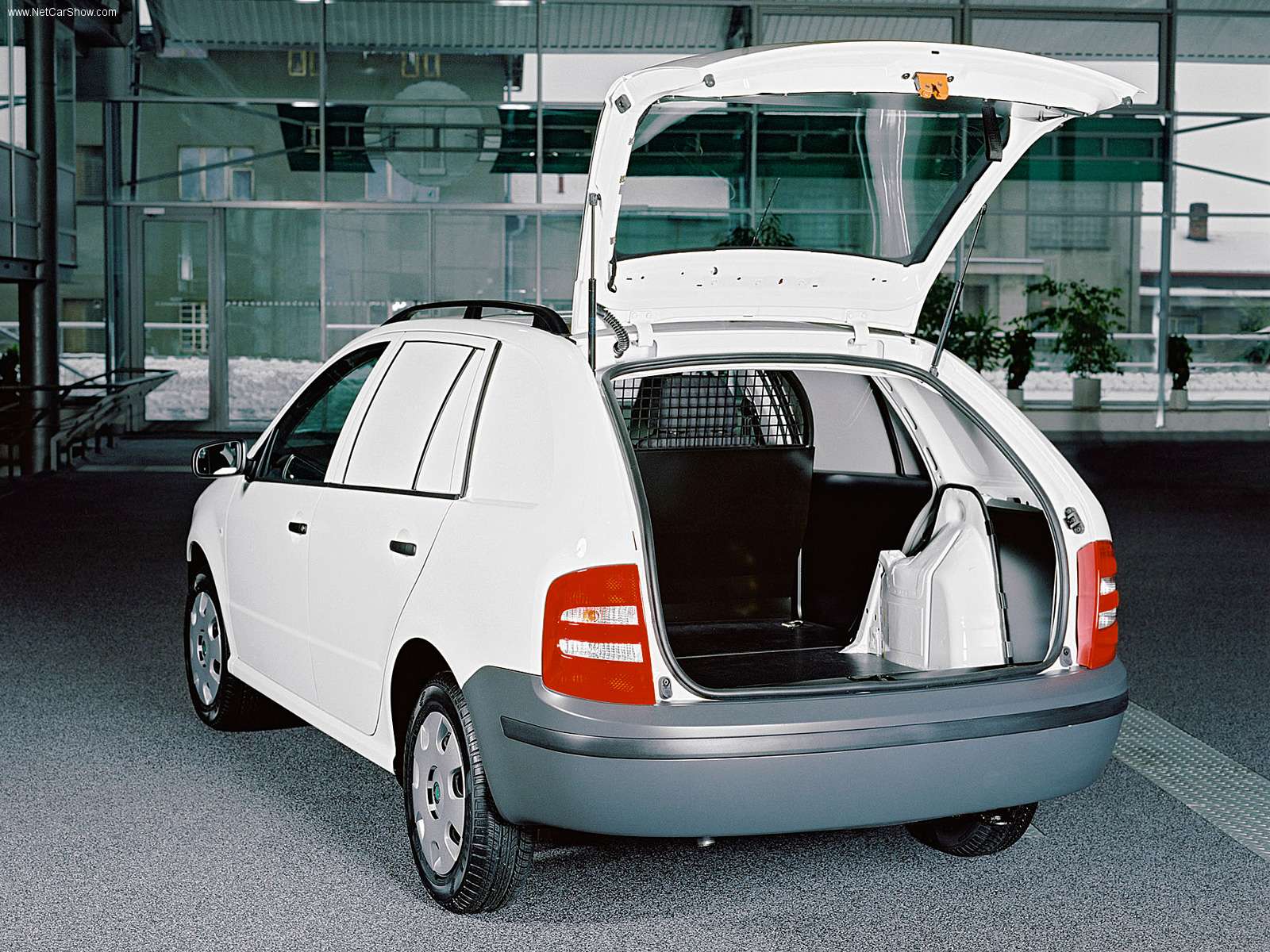 Skoda-Fabia_Praktik_2002_1600x1200_wallpaper_0c.jpg