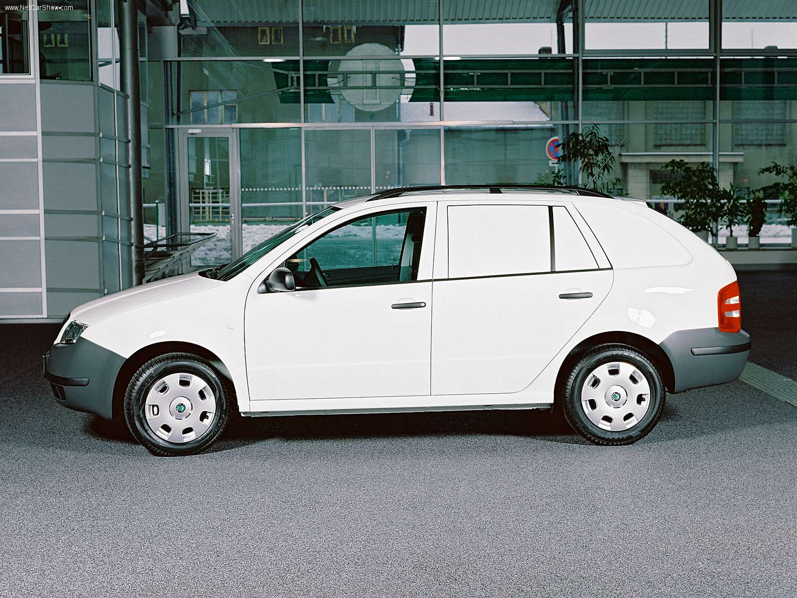 Skoda-Fabia_Praktik_2002_1600x1200_wallpaper_07.jpg