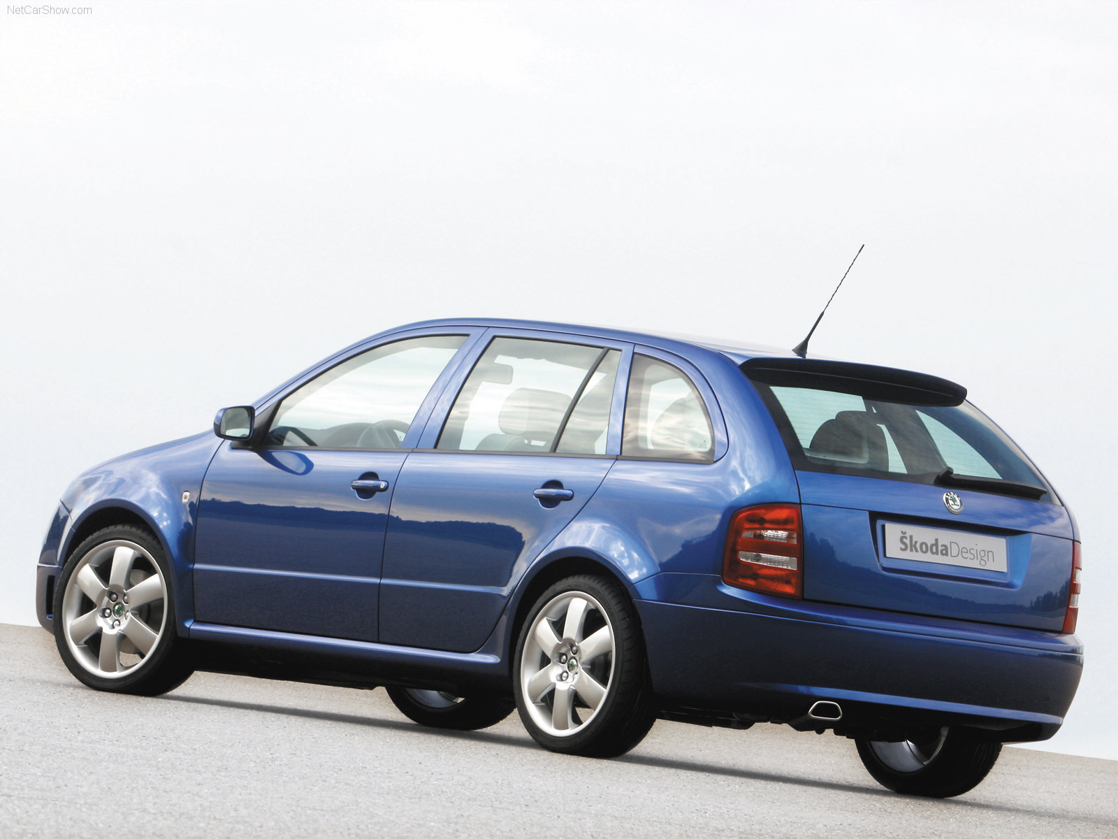 Skoda-Fabia_Paris_Concept_2002_1600x1200_wallpaper_03.jpg